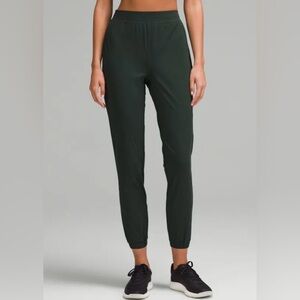 lululemon // size 8 // kelly green